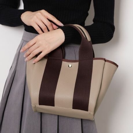 [^ԁFP0604710]^ꂵɂƂU[fނɁA߂̃LpXn̎킹邱ƂŁAlJWAȃ~jg[gobOɎdグ܂BȂ▭ȃTCYŁA`₿ƂoɍœKłBɂ̓Xibv{^tĂAו̔яoh~Iig₷AVvobOłBydlzE|PbgF~3y肨yׂ݂ Cɓo^IXX܂zCɓo^ƁAȏA݌ɏȂǂ󂯂鎖ł܂B킹ăuĥCɓo^ꏏɂ肢܂yuhXg[[zESPERANZA(GXyT) ͔`_˂50NÅ؂ɖaȂAJȌC̓`葱Ă܂BsIȃZXƏnElɂ@ׂȋZaꑫꑫɂ́AXLbvȂ悤Ȍy₩h܂B݂𐶂鏗̑ɉ₩ȌfoA𒣂ĕ݂i߂閈ɁBIꂽfނƗSnւ̂́uƈ邠Ȃvւ̈㉟܂Bylzi摜̓TvïׁAdlJ[ɕύXꍇ܂B\߂B̓ŐFČꍇ܂BƖ̊֌WɂAۂFČꍇ܂B܂Ap\REX}[gtHȂǂ̊ɂA኱iƉ摜̃J[قȂꍇ܂Bd:530g