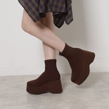 スタイルぐんっとアップ！厚底ニットショートブーツ
