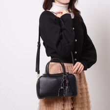 チャーム付横長ボストンバッグ