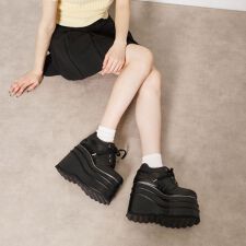 超厚底ボリュームスニーカー