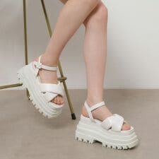 プラットフォーム厚底サンダル