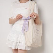 オーバータッシェ(Ober Tashe)の【新色入荷】推し活にもぴったり！リリアンリーナサイドリボントートバッグ