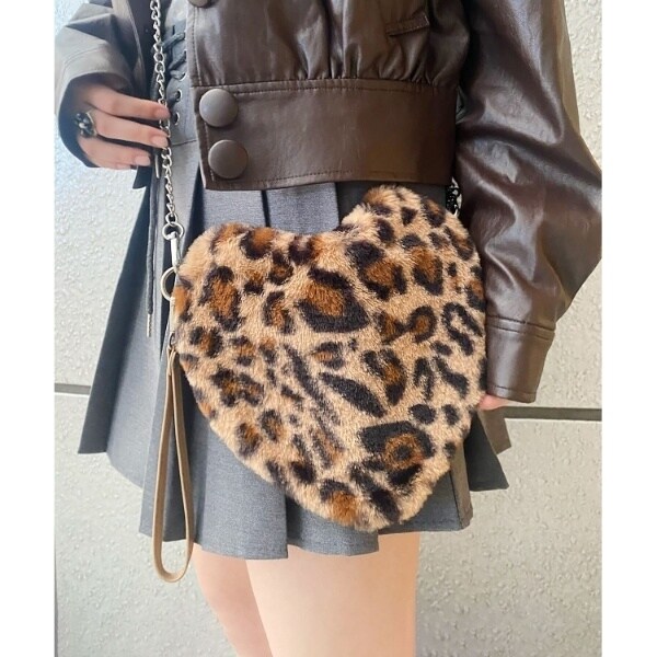 フェイクファーハートショルダー | オーバータッシェ(Ober Tashe