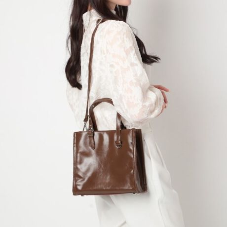 [^ԁFP1021473]oɎĝTCY2wayV_[obOBExgnh|Cg2wayV_[obOBEC[̊J̓t@Xi[ɂȂĂ܂BEC[̑O̓}Olbg{^J̃|PbgɂȂĂAX}zȂǃTbƎoACe̎[ɕ֗łBEɂ̓I[v|Pbg1At@Xi[|Pbg1tĂ܂BEV_[R͎O\2waydlE500ml̃ybg{gɂۂTCYEJWAX^C͂AY2KX^CƂ̑IydlzJF}OlbgAt@Xi[FI[v|Pbg~1At@Xi[|Pbg~1y肨yׂ݂ Cɓo^IXX܂zCɓo^ƁAȏA݌ɏȂǂ󂯂鎖ł܂B킹ăuĥCɓo^ꏏɂ肢܂ylzi摜̓TvïׁAdlJ[ɕύXꍇ܂B\߂B̓ŐFČꍇ܂BƖ̊֌WɂAۂFČꍇ܂B܂Ap\REX}[gtHȂǂ̊ɂA኱iƉ摜̃J[قȂꍇ܂Bd:455g