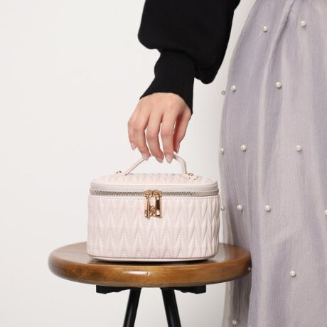 [^ԁFP1061266]RXANZT[Ȃǂ̎[ɎgojeB|[`BLgfUCiŉAtbvɂ̓uVACCi[Ȃǂ̎[ɕ֗ȍׂ߃|PbgtBydlzE|PbgF{́~2 tbv~4y肨yׂ݂ Cɓo^IXX܂zCɓo^ƁAȏA݌ɏȂǂ󂯂鎖ł܂B킹ăuĥCɓo^ꏏɂ肢܂ylzi摜̓TvïׁAdlJ[ɕύXꍇ܂B\߂B̓ŐFČꍇ܂BƖ̊֌WɂAۂFČꍇ܂B܂Ap\REX}[gtHȂǂ̊ɂA኱iƉ摜̃J[قȂꍇ܂Bd:185g