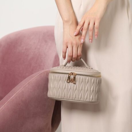 [^ԁFP1061266]RXANZT[Ȃǂ̎[ɎgojeB|[`BLgfUCiŉAtbvɂ̓uVACCi[Ȃǂ̎[ɕ֗ȍׂ߃|PbgtBydlzE|PbgF{́~2 tbv~4y肨yׂ݂ Cɓo^IXX܂zCɓo^ƁAȏA݌ɏȂǂ󂯂鎖ł܂B킹ăuĥCɓo^ꏏɂ肢܂ylzi摜̓TvïׁAdlJ[ɕύXꍇ܂B\߂B̓ŐFČꍇ܂BƖ̊֌WɂAۂFČꍇ܂B܂Ap\REX}[gtHȂǂ̊ɂA኱iƉ摜̃J[قȂꍇ܂Bd:185g