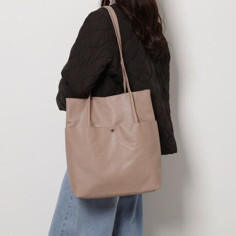 [^ԁFP1001690]Nb^킢AA4TCYۂg[g̓ołI_炩fނ͐ĝɃtBbgOnhŎ₷A̒ʋΒʊwobOɂ҂łBtgɂ͕֗ő傫ȃ|PbgAɂI[v|Pbg2tAX}z⌮̎oyXydlzE|PbgF~2 O~1EA4t@C[y肨yׂ݂ Cɓo^IXX܂zCɓo^ƁAȏA݌ɏȂǂ󂯂鎖ł܂B킹ăuĥCɓo^ꏏɂ肢܂ylzi摜̓TvïׁAdlJ[ɕύXꍇ܂B\߂B̓ŐFČꍇ܂BƖ̊֌WɂAۂFČꍇ܂B܂Ap\REX}[gtHȂǂ̊ɂA኱iƉ摜̃J[قȂꍇ܂Bd:490g