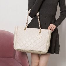 チャーム付きトートバッグ