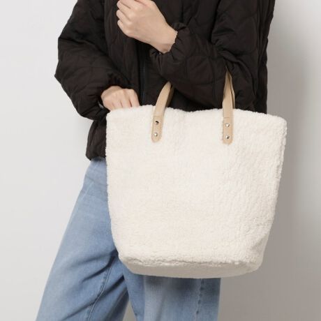 [^ԁFP1001695]̃{Aɂӂӂ̐GSnƂ킢ڂ̃g[gobOB~̃R[f̃ANZgɂȂ܂BydlzE|PbgF~3Ɩ̊֌WɂAۂFČꍇ܂B܂Ap\REX}[gtHȂǂ̊ɂA኱iƉ摜̃J[قȂꍇ܂Bd:290g