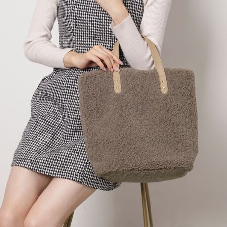 [^ԁFP1001695]̃{Aɂӂӂ̐GSnƂ킢ڂ̃g[gobOB~̃R[f̃ANZgɂȂ܂BydlzE|PbgF~3Ɩ̊֌WɂAۂFČꍇ܂B܂Ap\REX}[gtHȂǂ̊ɂA኱iƉ摜̃J[قȂꍇ܂Bd:290g