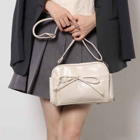 [^ԁFP1021506]{|Cg̃V_[obOBɂ̓I[v|Pbgƃt@Xi[|PbgɂȂĂ֗3w\ŉו̎d₷dlBOʃMU[fUCƃ{肰ȂANZgɁBydlzE|PbgF~2 O~4y肨yׂ݂ Cɓo^IXX܂zCɓo^ƁAȏA݌ɏȂǂ󂯂鎖ł܂B킹ăuĥCɓo^ꏏɂ肢܂ylzi摜̓TvïׁAdlJ[ɕύXꍇ܂B\߂B̓ŐFČꍇ܂BƖ̊֌WɂAۂFČꍇ܂B܂Ap\REX}[gtHȂǂ̊ɂA኱iƉ摜̃J[قȂꍇ܂Bd:410g