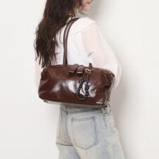 チャーム付きボストンバッグ