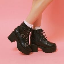 厚底ベルト付きブーツ