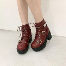 厚底ベルト付きブーツ