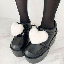 ハートチャーム付き厚底スニーカー