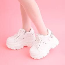 cs T P シーエスティーアンドピー の ロゴ入りダットスニーカー スニーカー