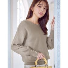 アロッタ(alotta)のパール調ボタン付ミラノリブニット