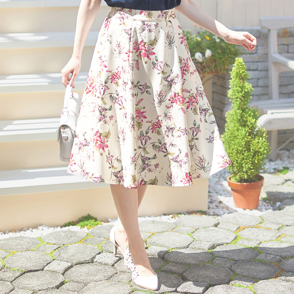 【華やぎ】花柄カラフルプリント 白スカート r161