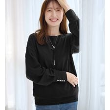 アロッタ(alotta)のパール調ボタン柔らかカットソーゆるトップス