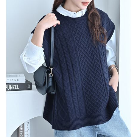 |CgER[fɃvX邾ŃIVȃC[hR[fL}܂BEVGbgCɂȂ̌^RȈۂŃJo[܂BEʂ芴̂~bNXP[ufUCB̃gbvXɍ킹ăC[hR[fy߂܂B񌳂Vc܂nClbNCi[Ȃǂ`āAiȉ炵ołN[lbNfUCB₷ƔvX鐞XbgBv]ɂA4LE5LTCYԓIfޑOg͗̊̂P[ufUCB3ނ̕ҕgݍ킹Ă̂ŁAȂꊴo܂_炩ĒȂ₷jbgfނŁAH~Ƀsb^łIF͕摜QƂB̃j^[ɂ摜̐FƑقȂꍇ܂BBeƖ̊֌Wɂۂ̐FƈقȂČꍇ܂B\߁AB