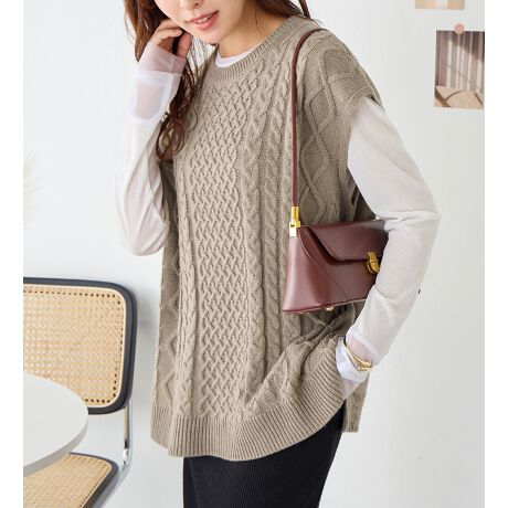 |CgER[fɃvX邾ŃIVȃC[hR[fL}܂BEVGbgCɂȂ̌^RȈۂŃJo[܂BEʂ芴̂~bNXP[ufUCB̃gbvXɍ킹ăC[hR[fy߂܂B񌳂Vc܂nClbNCi[Ȃǂ`āAiȉ炵ołN[lbNfUCB₷ƔvX鐞XbgBv]ɂA4LE5LTCYԓIfޑOg͗̊̂P[ufUCB3ނ̕ҕgݍ킹Ă̂ŁAȂꊴo܂_炩ĒȂ₷jbgfނŁAH~Ƀsb^łIF͕摜QƂB̃j^[ɂ摜̐FƑقȂꍇ܂BBeƖ̊֌Wɂۂ̐FƈقȂČꍇ܂B\߁AB