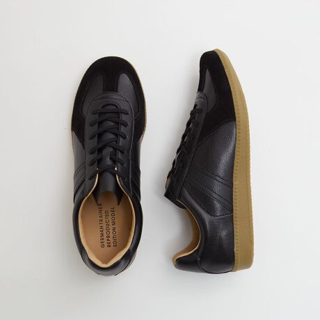 [^:A0452PSH303]y42500 GERMANTRAINER/W[}g[i[zwX^COI΂ȂԃXj[J[oxăhCcR̃g[jOV[YƂĎxĂXj[J[v_NVB1970`90NɃhCcR̃g[jOpƂĎgĂÃXj[J[[J[ɂfBe[݂A݂ł̓t@bV̍ԃXj[J[ƂāAL̕xĂ܂B݂̂\[~^[ACeȂł͂̋@\ƗSn鏤iBܐ̕یŕtꂽXEF[hfUCƂĊmAlXȃ]uhfUC\[Xɂقǂ̃ACełBi`ȃV{ANVU[(v̏ォPUH)̃Abp[ƁANbVƑϋv̂K\[̃Rrl[VACjOɂ̓sbOXLgpA_炩ȗSnƍNbV˔ĂAقǂɑɂȂłɂȂĂ܂Bg₷[JbgŃVvȐFĝߗlXȃX^COƑǂAL{gXɃoX悭킹̂́BJWAX^C͂AWPbgȂǂ̃LC߃X^CƂDłB<TCY\L>@40S(2)25.5-26cmA41M(3)26-26.5cmA42L(4)26.5-27cmwANVU[xANVU[͗̕vׂ̂Ōł߂̏ɁAPU(|E^)\ʂɎ{́BVRvł肪ȂAlHv̗vf܂B\ʂ̃R[eBOɂAAꂪȒPłB̏iMELROSE OUTLETeXAECTCgł̎舵iłBX܂ւ⍇̍ۂ́ASMELROSE OUTLETeX܂ł肢܂B̑MELROSEeX܂ւ̂񂹑Ή͒v˂܂̂ŁA炩߂B