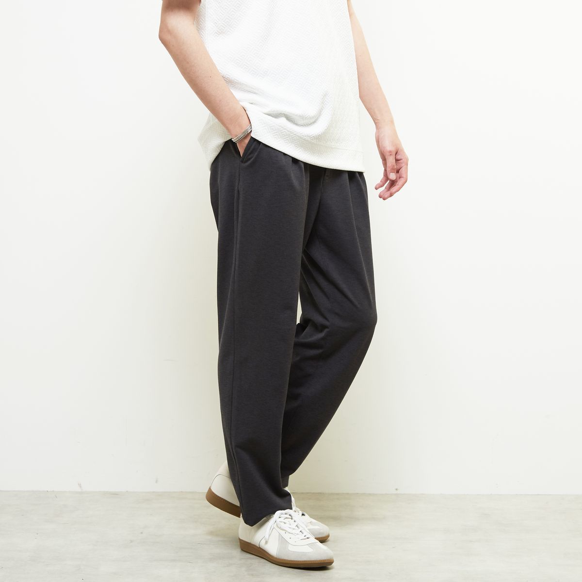 リラックステーパードイージーパンツ | ストレッチ / 吸水速乾