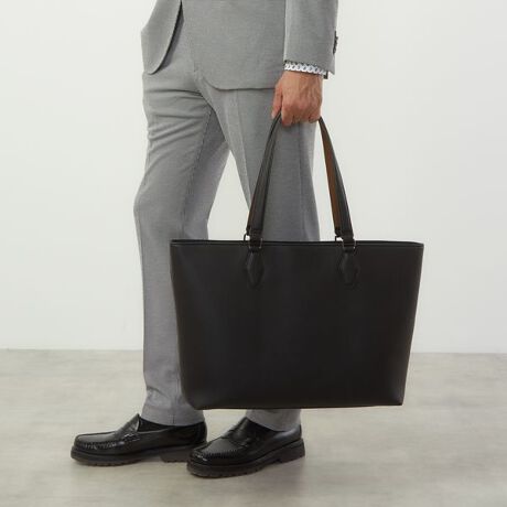 [^:A0454PBG001]e͂g[gobOBB4TCYe\łB<fނɂ>V{̂闎͋C̃tFCNU[gpĂ܂Bėp̍ubNɉAjAX̂x[WO[ʋGŎg镵͋CłB<fUCɂ>|Pbg̓t@Xi[t̕ƃpb`|PbĝQŏ₷gǂłBnhⒷ߂ɍĂ̂ŃAE^[𒅗pۂ|łTCYłB32cm 㕔49cm 41cm}`14cm 60cm