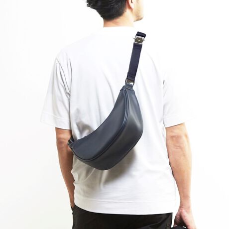 [^:A0454PBG101]"<fUCɂ>g₷⏬ԂȃEh^̃V_[obOłBC̊J͂ǂ瑤łJł铪̃t@Xi[dlAbZW[obOɂ悭gA^b`ŃI[vłobNtV_[e[vdlȂǁAg₷l܂dオɂȂĂ܂B<fނɂ>[XV{̂闎͋C̃tFCNU[gpĂ܂Bėp̍ubNƃlCr[ł̓WJɂȂ܂BF16cm-22cm㕔F32cmF20cm}`Fő9cm"