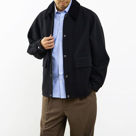 [^:A0459FJM597]IIt킸􂷂AꂽJWAX^C̒ԃACefUCɂātB[hWPbgx[Xɂ~h̃u]B|Pbgɂ͎[͂̂傫ڂ̃tbv|PbgƁApIȃnhEH[}[|PbgzuĂ܂B܂ɂ̓R[fCfނgpA肰ȂANZgɁB`tbvtŁA܂𗧂ĂăX^hJ[ƂĂpł2WAYdlłBfނɂāE[̂悤ȏ㎿ȕƒĝ݂E[CNt@ubNgpBW[WgDɂKxȐLkŁAKȒSnƓ₷Ă܂Bڂ̗\Ǝp˔Al̓풅ɑfނłBTCYɂā̍LOX[u̗pAg⌨ɂƂChVGbgB~hɐݒ肷邱ƂŒ悢{[ɗ}AoX̗ǂVGbgɎdグĂ܂BLX^COɑΉłꒅłBTCY\L2SA3MA4Lmodel:H179 B95 W84 H98 pTCY4(L)