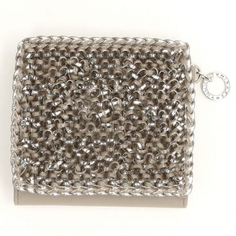 [^:11019]Aev}̃ACRƂđlC̃C[obOƓfނ̃C[ gpzǴAꂽlȈۂ̃J[LAWFgƃlCr[AWFg̐VFTFǉ܂BVbNȃJ[ƃVo[̋P~bNXꂽt[`XeBbNȃJ[łBAev}̃RNVe[} uRe/Generationsv uߋƖ镗iv𗷂悤ȐEς璅zBmX^WbNȉƁAIȐJ[pbg̓RNVےglIEmX^WAhfoĂ܂BA[eBXg򎁂̍i璅z𓾂AL@IȃtHjAXFgAɊYȂ݊v܂B@\̔oXށAAev}Ȃł͂̐VNtc}Vbvy݂BRpNgȎdl̓܂zȂ̂ŁAЖʂɃC[tĂĂ΂ۂȂgp܂Bڂ̉؂₩ł͂ȂAzƂĂ̋@\[ACełBJ[h|Pbg 6 / D 2 / K 1 / |Pbg2 / O|Pbg1