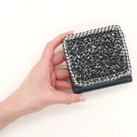 [^:11019]Aev}̃ACRƂđlC̃C[obOƓfނ̃C[ gpzǴAꂽlȈۂ̃J[LAWFgƃlCr[AWFg̐VFTFǉ܂BVbNȃJ[ƃVo[̋P~bNXꂽt[`XeBbNȃJ[łBAev}̃RNVe[} uRe/Generationsv uߋƖ镗iv𗷂悤ȐEς璅zBmX^WbNȉƁAIȐJ[pbg̓RNVےglIEmX^WAhfoĂ܂BA[eBXg򎁂̍i璅z𓾂AL@IȃtHjAXFgAɊYȂ݊v܂B@\̔oXށAAev}Ȃł͂̐VNtc}Vbvy݂BRpNgȎdl̓܂zȂ̂ŁAЖʂɃC[tĂĂ΂ۂȂgp܂Bڂ̉؂₩ł͂ȂAzƂĂ̋@\[ACełBJ[h|Pbg 6 / D 2 / K 1 / |Pbg2 / O|Pbg1