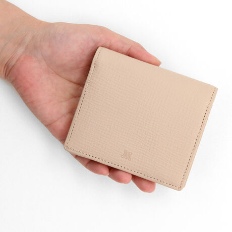 [^:5060123]MACKINTOSH@LONDON@}bLgbVh@G@ Mackintosh London̐VCjVSgp EMV[YȂǂڗɂ^ ͂邪\tg^b`ŎɃtBbg܂Bp̓vFƋF|Cg RpNgŌIȃfUCɎdグĂ܂BuhےSR[gA19Iς `IȐ@ō葱ĂuhBp̃gbheCXgɊÂȂ ̂V[ɃtBbgI[ZeBbNȃRNVB