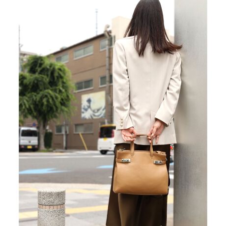 [^ԁF25522-11008]A4TCYΉŃybg{g[\2WAYobOB̓t@Xi[dlŒgSBiŃLCڂȃfUĆAʋ΂₨oɂœKB莝E|̎głV_[XgbvtBifނőϋvBiԍF25522-11008ỉ摜̓Tv̂߁Aۂ̐iƂ́AdlHATCY኱قȂꍇ܂Bӎ\Ȍɋ߂J[ɂČfڂĂ܂Agp̃p\RX}[gtHȂǂ̒[̊ɂāAۂ̐FƈقȂČꍇ܂B\߂BTvŎBeĂ鏤i܂B̏ꍇAۂ̏iƂ͐FEdlقȂꍇ܂̂ŁA\߂BSMIRNASLIySMIRNASLI/T~[iXẑЂƎP悤ɃwV[ŃGVJɎR̂Ŏ̃X^CƗVѐSl̏֋CɃtBbg镨Ă܂BTCYF`STCYΉETOOybg{g|PbgFRJFt@Xi[dʁF560gTCYF33cm/27cm/܂11cm/nh12cm/V_[119cm/J22cmîCɓo^uîCɓo^vōēגʒmAXg̒ʒmAZ[ʒmAĂē׎ɒʒm󂯎邱Ƃł܂IЂo^BuĥCɓo^uuĥCɓo^vŐViēׂȂǁAȏ󂯎邱Ƃł܂IЂo^B