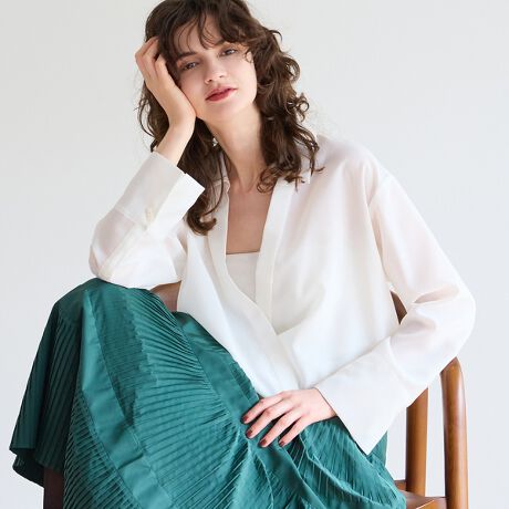 [^ԁF81035503]y􂦂zƒ邾łȂꊴoJVN[VcDesign߂Ȃl̃VA[ȂꂽۂoVcoꂵ܂B ݌͏炵JVN[fUCBEGXg̓{^߂̑OJɂȂĂ܂B{fBCRɃJo[ĂV[gŁA{gXCƂn̂钅Ȃ܂BEVA[fނ̃JVN[VcEEGXg̓SdlłӂtF~jȃVGbgEL̃JtXR-ISM炵l߂ȕ͋CEZ߂̒ōۂoXŒpłEL~\[VA[gbvXC[hāEDƂĂV[YXŎgACeColorFItzCgAubNFabricђVA[fށBhCȃ^b`ARȊOςƔdĉf𗼗܂BV[YXɂgAC[W[PAȃVA[fނłBStylingfjpc킹邾̒Ԃ̃X^COƍN炵ȂVcBU[obOq[킹Ăꂢ߂ȃX^CłALbvXj[J[킹đlJWAȃeCXgɂlXȃX^COy߂܂BtF~jȂ킢炵_ȂeBA[hXJ[g߂łBifނ̌Ffނ̓Ffނ̌FȂfނ̎kFȂfgF172cmO̓{^JɃfUCύXĂ܂B͒uB摜QƂBRZvgyR-ISM YzR̂Ő邱ƂƂzXeBbNr[eB[̍lɁAZX̂Ȃő؂ȂƂ̃oXll̏̂߂̃uhBS₷炮ԂɓޗmāBBeɂ̓ŐFČꍇ܂B i摜̓Tv̂߁AFTCYAvg̈ʒuAdlȂǂɕύXꍇ܂B 戵̒ӂɂĂ͎戵\mF̏Ap肢܂B