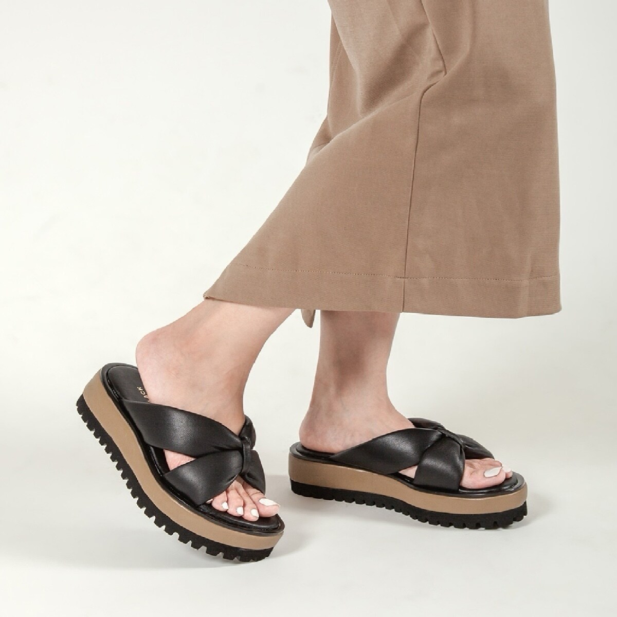 ミネトンカ/ MINNETONKA POSEY 厚底サンダル サイズ: 7 MINNETONKA ミネトンカ】 POSEY ポセイ【563029 563152 563482