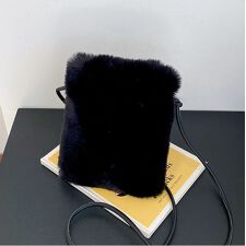 ウィングス(Wing-s)のフェイクファー　ショルダーバッグ