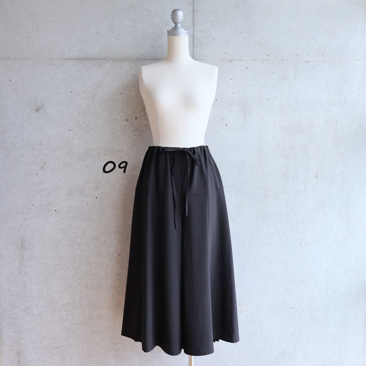 etre relie】ドライタッチランダムタックパンツ | エトレリー(etre