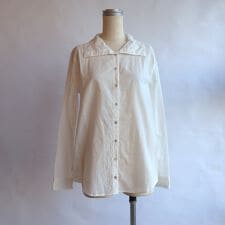 【etre relie】スタンドシャツ