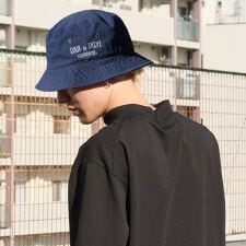 ロゴ刺繍入りバケットハット