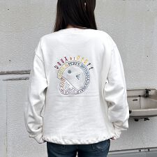 レインボー＆ロゴ刺繍トレーナー