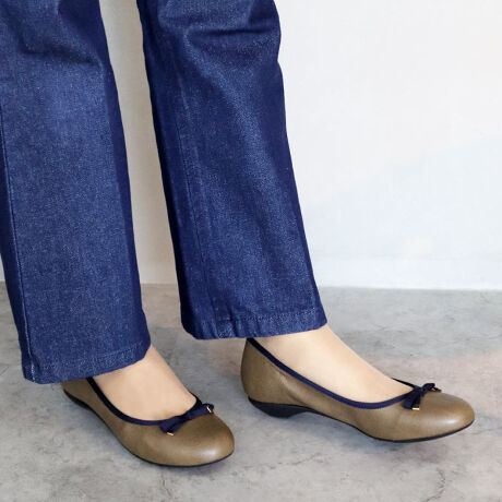 [^:544-17aw]-------------------------fޕύXAdlύẌႢɂ܂āu-8v͏]ȋfޔpՂɂAVXgb`fނ֕ύXBEfނ0.1mm`0.2mmE\ʂ̃V{ȂAJ[tɁEXgb`ALт߂Ȃ܂BEoCICi[ƂE^̗ntEJp̖hdlɁIShł͂܂񁦃TCŸႢɂ܂ā]i(J[̌ɐ̂ȂJ[)Ɓu-8vł́Au-8vɂ͗ntnȂƂɂAꊴقȂ܂B-------------------------lC̃Xgb`oGV[YłB{̂̑fނ̓Xgb`lHv̗pĂAfނLт܂BfނLт̂ŁAO̕ɂΉo܂Bȃ[h̗pĂAȐƃObvɗDĂ܂BCŜ_炩ŁAݍޗlȗSnłBpCsOƃ{̃OÕJ[Rr|CgłB{̐ɂ̓S[h̃p[ctĂA؂ȈۂɁB܂AyʂłBs┃ȂǁAԕႢĒ܂B_炩ŊyȃoGV[YłB{̗Sn𐥔񂨎܂Byîm点z̏i2025N69牿i{Ă܂B͂鏤iɂĂ^Oȉꍇ܂ݕ\ĂTCg\i̔iłB\߂܂悤A肢\グ܂Bq[F2cmd(Б)F156g(TCY23cm)ychocolate `R[g C pvXz