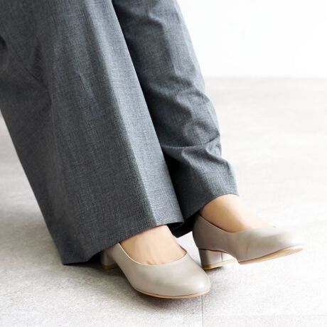 [^:306]y25tĐV 24SSVzEfޓ{̏_炩ŏ㎿ȑfނ̗p܂BhH{Ă̂ŁACV[YƂĂ߂łByA̗ǂɂSn̂1łBE\[͋ȐƃObvɗDꂽ̗pĂ܂B،^͕Lɐ݌vĂ̂ŕL̕ɂΉo܂BE~(ᔽ{C\[)ɗD2wg̑@\NbVᔽNbV̌`ɍ킹ăNbVݑւ̕SyĂ܂BNbVs̈͂ƋzsT|[gĂ܂BEq[芴̂3cmq[gp܂BɂAN`łB***************************************TCYi24.5cm̃X^btƂA24.5cmł҂łBʂ̃TCYIтOKłByq[z3.5cmyb()zTCY23cm@/ 14.5cmyd(Б)z179g(TCY23cmŌv)E^Al܂̂ŁA܂łQlxɂl܂BƖ̊֌Wp\RȂǂ̊ɂA኱iƉ摜̃J[قȂꍇ܂B\߂܂B