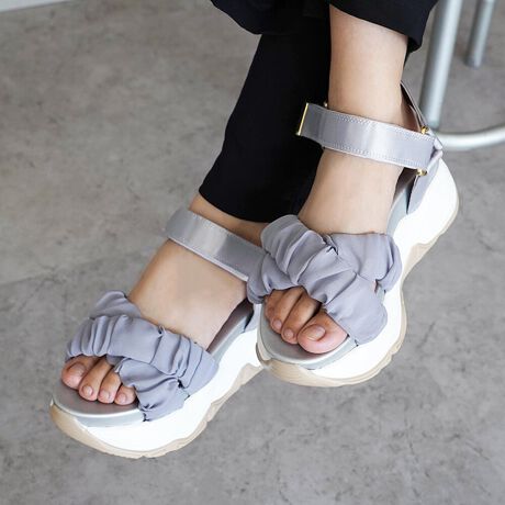 [^:10505]VtHfނgp\tgȃX|[cT_łBb̃VtH̃xg̒ɂ̓NbV̂ӂxgĂA͂ǂłBb̃VtH̃MU[͂łB̃xg̓}WbN^CvɂȂĂA\łBlbNxg̐ɂ̓S[h̃p[ctĂA؂ȈۂɁBEfރ\tgȑfނ݂̂gp܂BE\[ȐɗDꂽE^fނ̃\[̗p܂B{[ȐIȃtH͂łBEq[{[̂7.5cmq[gp܂B芴ɂAN`łB***************************************TCYi24.5cm̃X^btƂALł҂łB̃TCYIтOKłB@S F22-22.5cm@M F23-23.5cm@@L F24-24.5cm@@LL F25-25.5cmyq[z7.5cmyXg[z5.0cmyb()zMTCY@/ 18.5cmyd(Б)z356g(MTCYŌv)E^Al܂̂ŁA܂łQlxɂl܂BƖ̊֌Wp\RȂǂ̊ɂA኱iƉ摜̃J[قȂꍇ܂B\߂܂Bv`vCX / v`v / x[VbN / LC / lJWA / X|T / _炩 / y