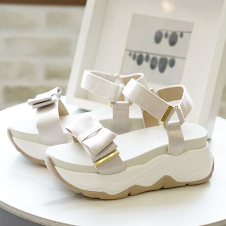 [^:10507]bɑ傫ȃ{tX|[cT_łB{̂̏iȃTefނ͂łBb̃xg̗ɂ̓NbVĂA͂ǂłB̃xg̓}WbN^CvɂȂĂA\łBlbNxg̐ɂ̓S[h̃p[ctĂA؂ȈۂɁBEfރ\tgȑfނ݂̂gp܂BE\[ȐɗDꂽE^fނ̃\[̗p܂B{[ȐIȃtH͂łBEq[{[̂7.5cmq[gp܂B芴ɂAN`łB***************************************TCYi24.5cm̃X^btƂALł҂łB̃TCYIтOKłB@S F22-22.5cm@M F23-23.5cm@@L F24-24.5cm@@LL F25-25.5cmyq[z7.5cmyXg[z5.0cmyb()zMTCY@/ 17.0cmyd(Б)z343g(MTCYŌv)E^Al܂̂ŁA܂łQlxɂl܂BƖ̊֌Wp\RȂǂ̊ɂA኱iƉ摜̃J[قȂꍇ܂B\߂܂Bv`vCX / v`v / x[VbN / LC / lJWA / X|T / _炩 / y