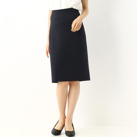 [型番:R1076210]シンプルでスッキリとしたシルエットで女性らしい印象に仕上げてくれるタイトスカート。ストレッチの効いた生地感で履き心地◎！