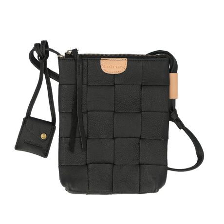 [^:ps11933]yuhz toleur(g[)yiz toleur JEU[bVTRbVy[J[^ԁz yizyȃ~j}X^CzŒ܂Ƃ߂āAɎutoleur JEU[bVTRbVvyX^CÕANZgɁzV{̂鋍vA߂ɃbV҂݁BdオȂAR[f̃|CgIygނقǂɖ킢Abvz_炩ȎGŁAv{̕y߂遝gقǂɈNACeBy肪󂢂ĈړX}[gzV_[͌іڂςĒ߂łA|΂ߊ|OKB肪RɁIyJX[YAS̃t@Xi[zKoƊJďoꃉNNBt@Xi[΁AvCoV[mہBy}XgACe[z΂ȂX݌vB~jz┖̃nJ`AX}zȂǂINByTNbƎoĖqm炸z2̃|PbgzuBׁXAobO̒ŒTԂsvByIWĩ~jU[|[`zKȂǂAO\ȃ~j|[`BTRbVƓlARȋvfށByG߂◬sɍEꂸwrezp邱ƂŊۂ݂A_炩ȕ͋CɁBʔNgāAghɔȂfUCBy؂ȕւ̑蕨ɂ߁zN킸g₷AMtgɂœKBۊǂɖ𗧂sDzfނ̎[ܕtBytoleur-g[-zR̐lɃU[gobOĂ炢Ƃ肢߂uhBy|PbgdlzFI[v|Pbg~1At@Xi[|Pbg~1yfށzvyYz oOfVyTCYz[c]20cm^[]17cm^[]2cm[V_[]iőj118cmTCY͓Xv̎TCYłBۂ̏iȂтɃ[J[\LTCYƂ͑̌덷ꍇ܂B炩߂Bydʁz320gyӓ_z[ti][x 1Ňo߂C̎x⎇OAM≘ꓙɂA򉻂Ȃǂꍇ܂BԓɂACARȂǂɂFFڂ肷邱Ƃ܂B舵̍ۂ́AipbP[WȂǂɋLڂĂi\AAeV^OAgp̒ӎȂǂKmFB{̖ړIȊOɂ͂gpɂȂȂŉBJ⃂j^[̐ɂA摜Ǝ̐F̈Ⴂꍇ܂̂ł肢܂BypV[zv[g 蕨 Mtg Ԃ zj V j jtoleur g[ V_[obO 11933 ʔ V_[obN ΂߂obO fB[X v U[ {v v  l i ꂢ 킢 IV  q i` Vv 50 60 40 s fB[XobO