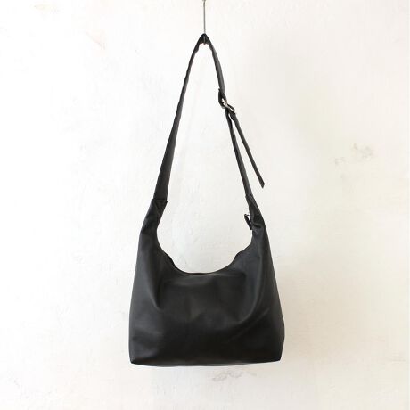 [^:softrkshoulder2]yuhz m[uh NO BRANDyiz \tgEh郏V_[y[J[^ԁz yizydlłoT|[gzɂ镉S}Ĉړ̑ɂIu\tgEh郏V_[vByy₩ȎgSnŃXgXt[zӂyʂȍŁA`ÎɗDYāA^ԍۂ̐SyȂyHނƂȂ|N`zV_[͕LNbV̂E^B߂āA|΂ߊ|݁yJX[YAS̃t@Xi[zKoƊJt@Xi[Bt@Xi[Βg̔яoK[hByA4ΉłЂƂ܂Ƃ߁zA4ɁBXtHȂ|[`hN{gȂǁAKvȕ1ɁIyTNbƎoĖqm炸zɃ|Pbg3zuBׁXAobO̒ŒTԂsvByCyɎgăwreԈႢȂzV{̂{v̂悤ȎdオȂA͐@邾BfC[Ɋ􂷂鑊_y|PbgdlzFt@Xi[|Pbg~1AI[v|Pbg~2yfށzvyYz yTCYz[c]28cm^[㕔]44cm^[ꕔ]34cm[}`]11cm^[V_[]60cm`100cmi߉\jTCY͓Xv̎TCYłBۂ̏iȂтɃ[J[\LTCYƂ͑̌덷ꍇ܂B炩߂Bydʁz406gyӓ_zŇo߂C̎x⎇OAM≘ꓙɂA򉻂Ȃǂꍇ܂BԓɂACARȂǂɂFFڂ肷邱Ƃ܂B舵̍ۂ́AipbP[WȂǂɋLڂĂi\AAeV^OAgp̒ӎȂǂKmFB{̖ړIȊOɂ͂gpɂȂȂŉBJ⃂j^[̐ɂA摜Ǝ̐F̈Ⴂꍇ܂̂ł肢܂BypV[zv[g 蕨 Mtg Ԃ zj V j jV_[obO fB[X ʔ V_[obO tFCNU[ ΂ߊ|obO e fB[XobO ʋ ʊw  킢 Vv JWA }U[obO y ߉\ |  l fC[obO Mtg 蕨