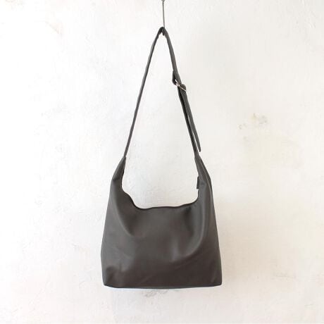 [^:softrkshoulder2]yuhz m[uh NO BRANDyiz \tgEh郏V_[y[J[^ԁz yizydlłoT|[gzɂ镉S}Ĉړ̑ɂIu\tgEh郏V_[vByy₩ȎgSnŃXgXt[zӂyʂȍŁA`ÎɗDYāA^ԍۂ̐SyȂyHނƂȂ|N`zV_[͕LNbV̂E^B߂āA|΂ߊ|݁yJX[YAS̃t@Xi[zKoƊJt@Xi[Bt@Xi[Βg̔яoK[hByA4ΉłЂƂ܂Ƃ߁zA4ɁBXtHȂ|[`hN{gȂǁAKvȕ1ɁIyTNbƎoĖqm炸zɃ|Pbg3zuBׁXAobO̒ŒTԂsvByCyɎgăwreԈႢȂzV{̂{v̂悤ȎdオȂA͐@邾BfC[Ɋ􂷂鑊_y|PbgdlzFt@Xi[|Pbg~1AI[v|Pbg~2yfށzvyYz yTCYz[c]28cm^[㕔]44cm^[ꕔ]34cm[}`]11cm^[V_[]60cm`100cmi߉\jTCY͓Xv̎TCYłBۂ̏iȂтɃ[J[\LTCYƂ͑̌덷ꍇ܂B炩߂Bydʁz406gyӓ_zŇo߂C̎x⎇OAM≘ꓙɂA򉻂Ȃǂꍇ܂BԓɂACARȂǂɂFFڂ肷邱Ƃ܂B舵̍ۂ́AipbP[WȂǂɋLڂĂi\AAeV^OAgp̒ӎȂǂKmFB{̖ړIȊOɂ͂gpɂȂȂŉBJ⃂j^[̐ɂA摜Ǝ̐F̈Ⴂꍇ܂̂ł肢܂BypV[zv[g 蕨 Mtg Ԃ zj V j jV_[obO fB[X ʔ V_[obO tFCNU[ ΂ߊ|obO e fB[XobO ʋ ʊw  킢 Vv JWA }U[obO y ߉\ |  l fC[obO Mtg 蕨