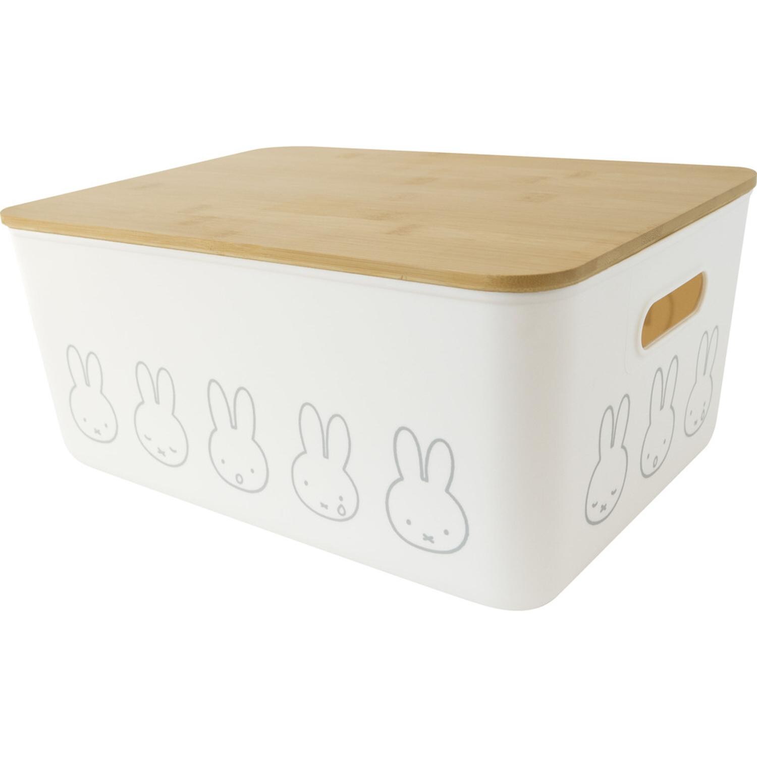 [}C]miffy ou[t^t[P[X L/obN[ht@~[iBACKYARD FAMILYj zCg